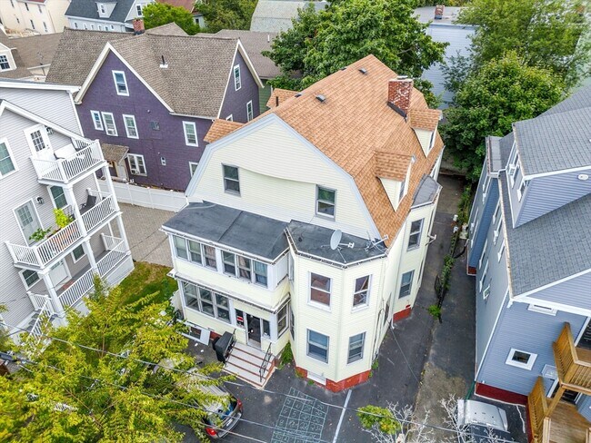 44 Bradley St, Unit #1 in Somerville, MA - Building Photo - Building Photo