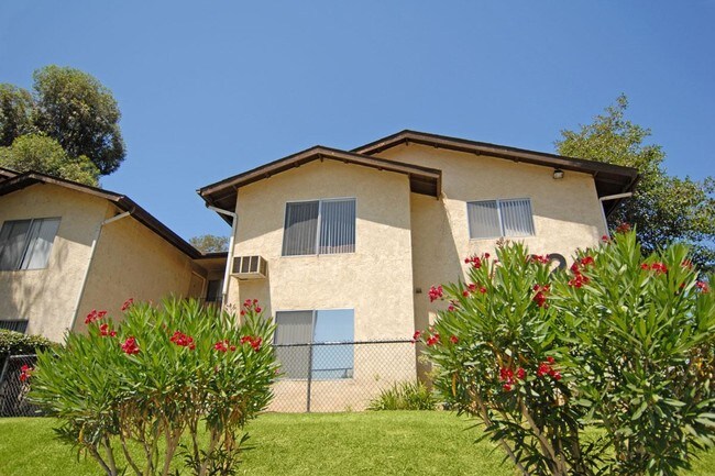 Valle at Canyon in San Diego, CA - Foto de edificio - Building Photo