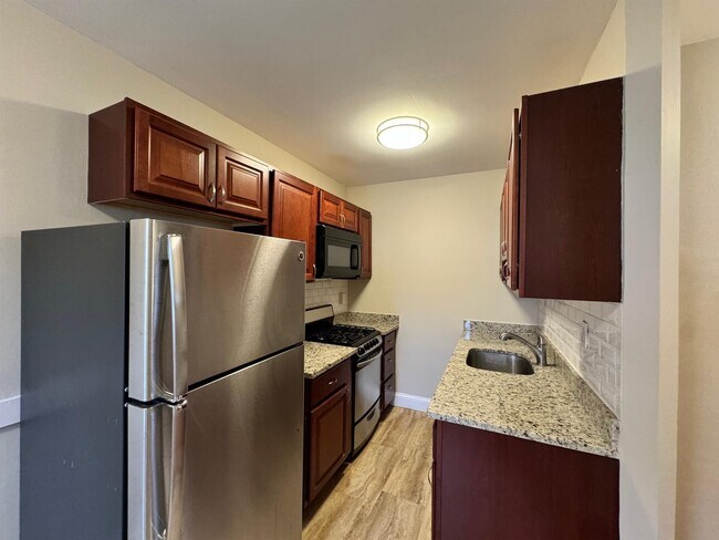 8 Cogswell Ave, Unit 1 in Cambridge, MA - Foto de edificio - Building Photo
