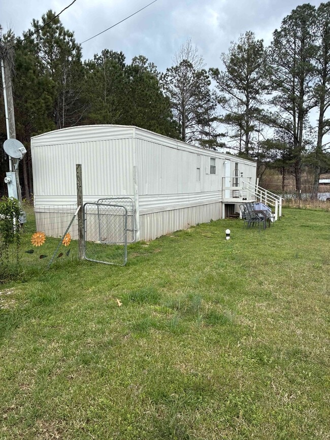 1478 County Road 301 in Trinity, AL - Foto de edificio - Building Photo