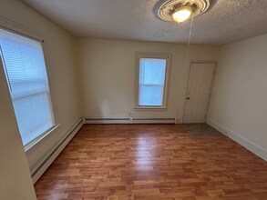 102 Grove St in New Britain, CT - Building Photo - Building Photo