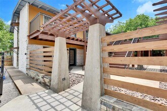 1915 Barge St in Austin, TX - Building Photo - Building Photo