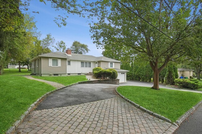 34 Lewis Dr in Madison, NJ - Building Photo - Building Photo