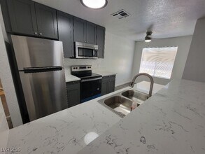 2771 S Mountain Vista St in Las Vegas, NV - Building Photo - Building Photo