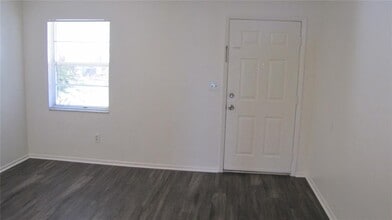 7238 E Bank Dr in Tampa, FL - Building Photo - Building Photo