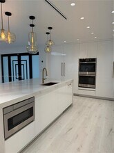 5841 SW 37th Ave in Fort Lauderdale, FL - Foto de edificio - Building Photo