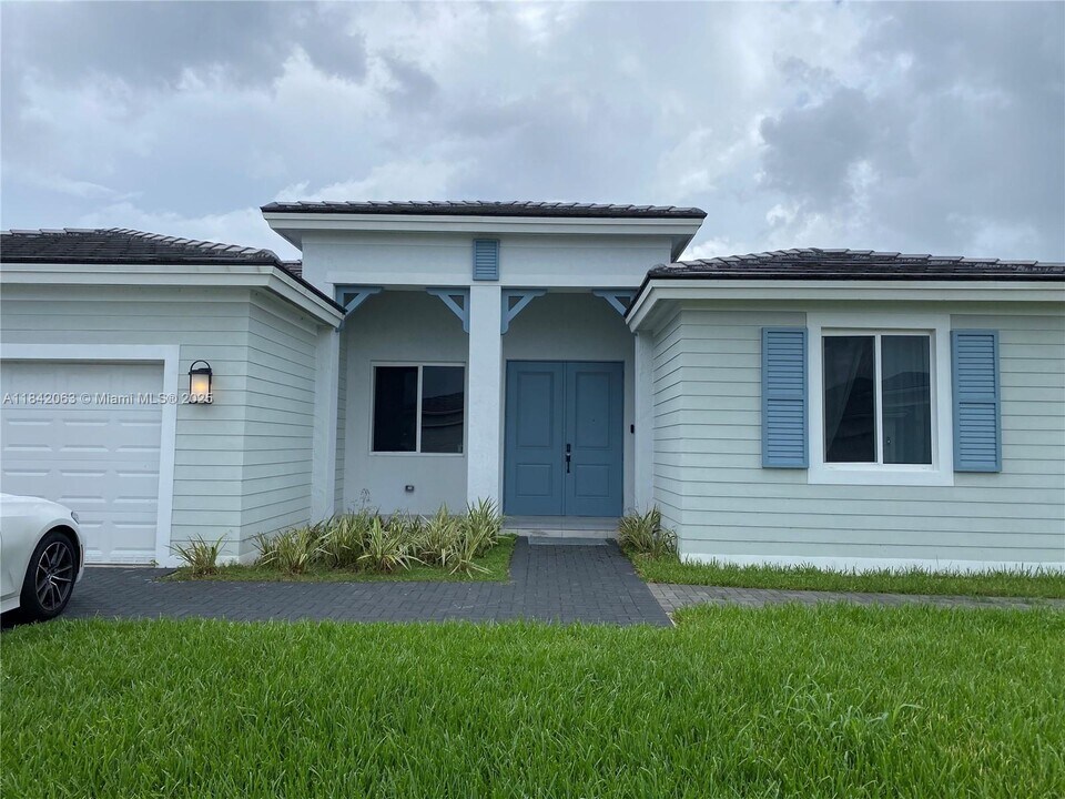 1861 NE 1st St in Homestead, FL - Foto de edificio