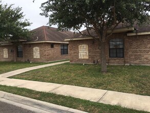 1404 E Quail St, Unit 4 in Pharr, TX - Building Photo - Building Photo