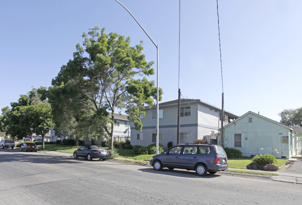 Santanna Apartments in Salinas, CA - Building Photo