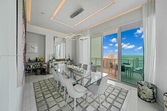 900 Brickell Key Blvd, Unit 2304 in Miami, FL - Building Photo - Building Photo