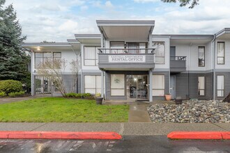 Easthill Apartments in Kent, WA - Building Photo - Building Photo