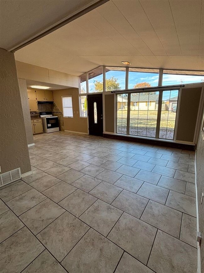 2906 NW Euclid Ave in Lawton, OK - Building Photo - Building Photo