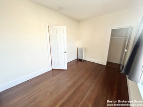 692 Columbia Rd, Unit 2 in Boston, MA - Building Photo - Building Photo