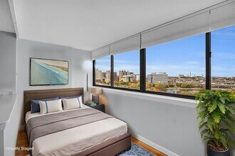 8 Whittier Pl, Unit 12B in Boston, MA - Foto de edificio - Building Photo