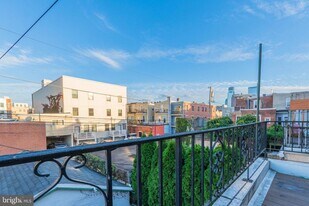 711 Corinthian Ave in Philadelphia, PA - Building Photo