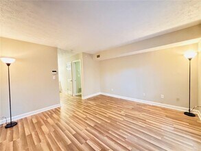 1011 Dunbar Dr in Dunwoody, GA - Building Photo - Building Photo