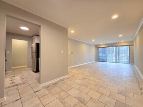 5001 Carriage Way Dr in Rolling Meadows, IL - Building Photo - Building Photo