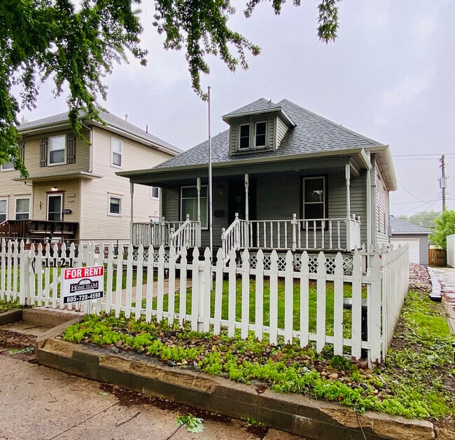 property at 1121 S Dakota Ave