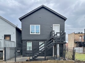 1937 W Grand Ave, Unit 3 in Chicago, IL - Building Photo