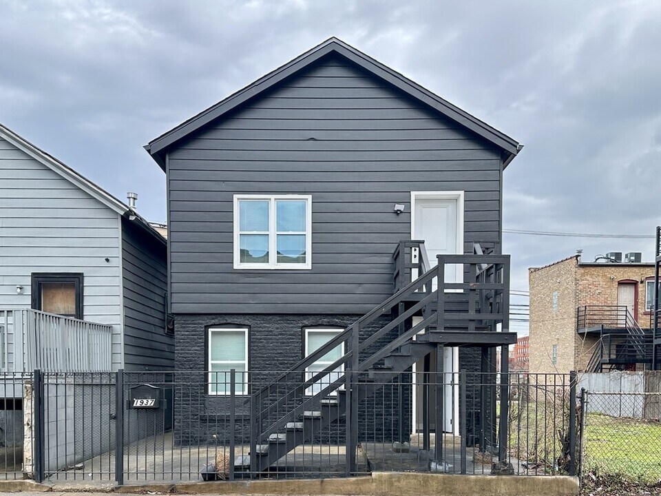 1937 W Grand Ave, Unit 3 in Chicago, IL - Foto de edificio