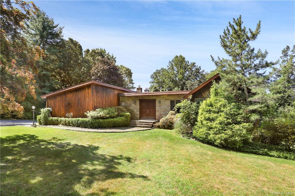 7 Alpine Dr in Armonk, NY - Foto de edificio