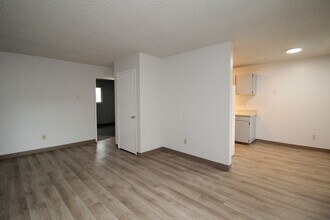 5704 SW Beaverton Hillsdale Hwy in Portland, OR - Building Photo - Building Photo