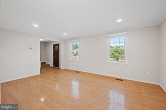 3301 Fallowfield Dr in Falls Church, VA - Building Photo - Building Photo