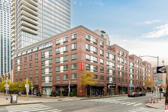 Northside Piers in Brooklyn, NY - Foto de edificio - Primary Photo