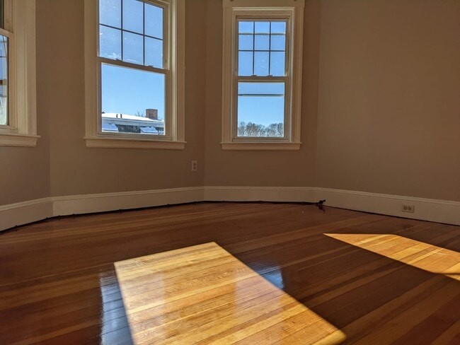 14 Rice St, Unit 3 in Brookline, MA - Foto de edificio - Building Photo