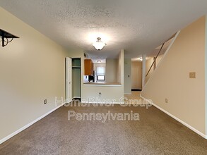 123 Woodhaven Dr in Seven Fields, PA - Building Photo - Building Photo