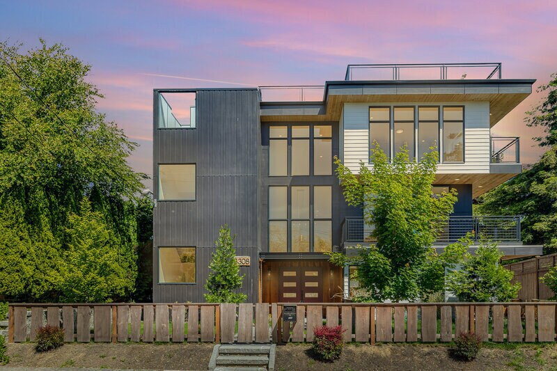 8308 25th Ave NW in Seattle, WA - Foto de edificio