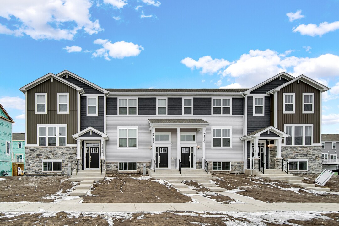 25712 W Yorkshire Dr in Plainfield, IL - Building Photo