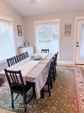 391 SE Jetty Ave in Lincoln City, OR - Foto de edificio - Building Photo