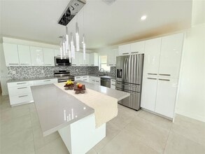 10626 NW 7th St in Pembroke Pines, FL - Building Photo - Building Photo