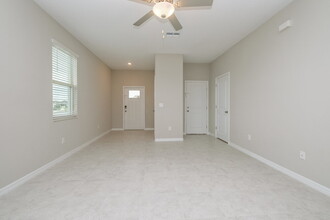 2182 Azure Vw Wy in Lutz, FL - Building Photo - Building Photo