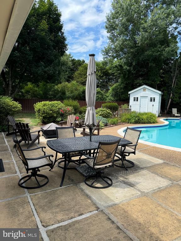 1542 Crowell Rd in Vienna, VA - Building Photo - Building Photo