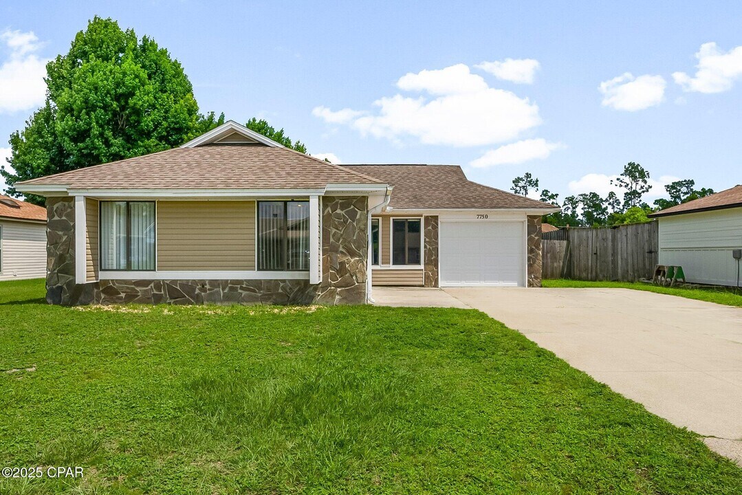 7750 Betty Louise Dr in Panama City, FL - Building Photo