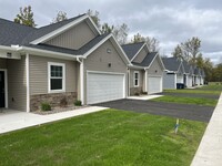 2092 Community Ln, Unit 2C in Ontario, NY - Building Photo - Building Photo