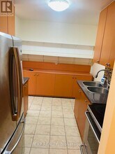 3025 The Credit Woodlands in Mississauga, ON - Building Photo - Building Photo