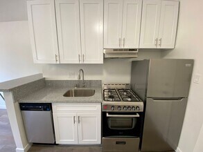 2314 Chariton Ave in Los Angeles, CA - Building Photo - Interior Photo