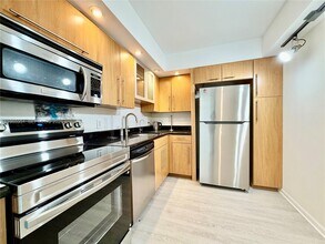 20515 E Country Club Dr in Miami, FL - Building Photo - Building Photo