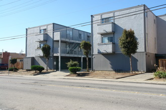 573 Huntington Ave in San Bruno, CA - Building Photo - Building Photo