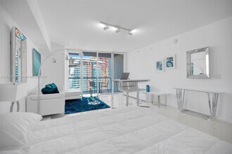475 Brickell Ave, Unit 10 in Miami, FL - Building Photo - Building Photo