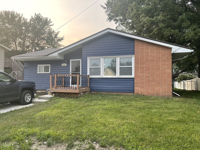 property at 606 E Jasper St