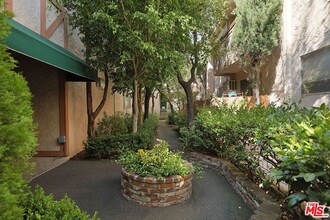 12030 Rochester Ave, Unit 110 in Los Angeles, CA - Building Photo - Building Photo