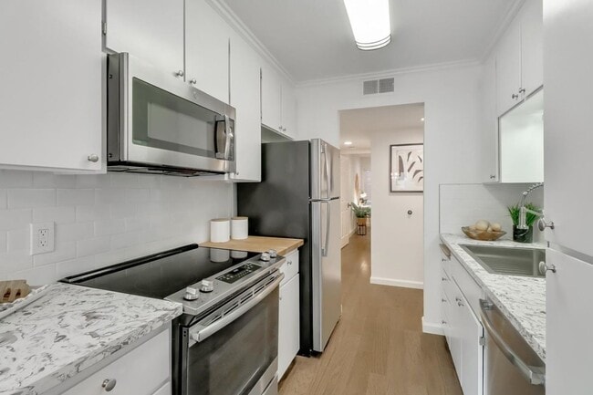 307 Tradewinds Dr in San Jose, CA - Foto de edificio - Building Photo