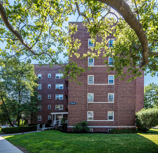 Hudson Ridge Apartments in North Bergen, NJ - Building Photo - Building Photo