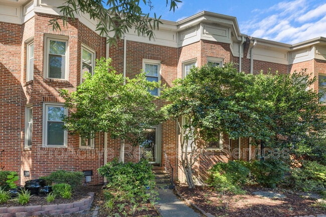 435 W Princess Anne Rd in Norfolk, VA - Building Photo - Building Photo