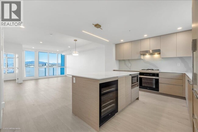 property at 10333 River Dr