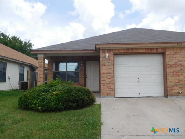 933 Rosewood Dr